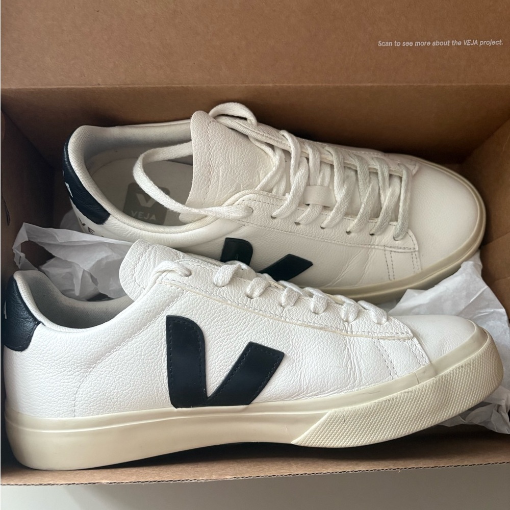 *worn once* VEJA campo leather trainers size 8